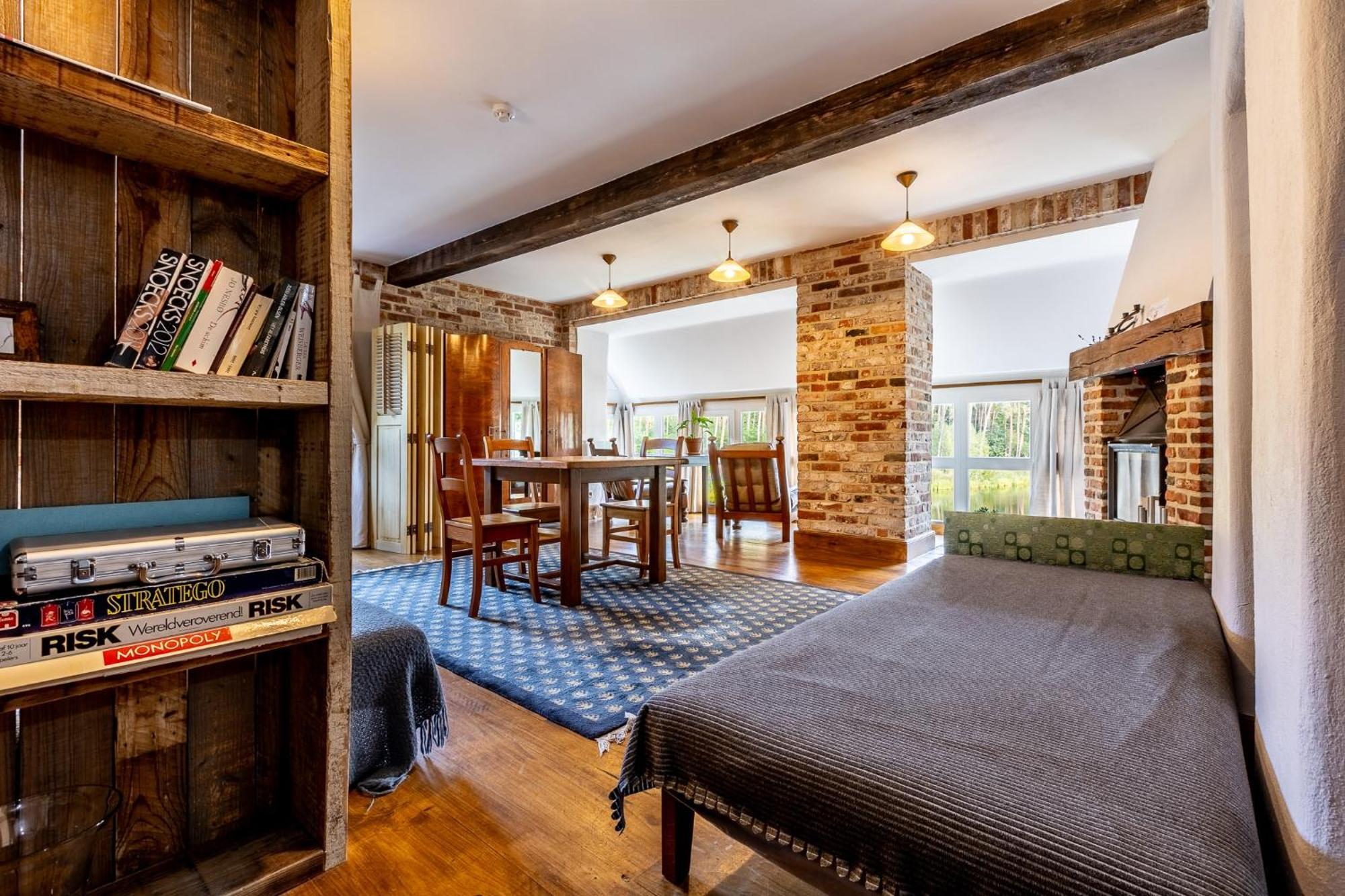 Gosciniec Pod Zajacem Bed & Breakfast Olesnica  Exterior photo