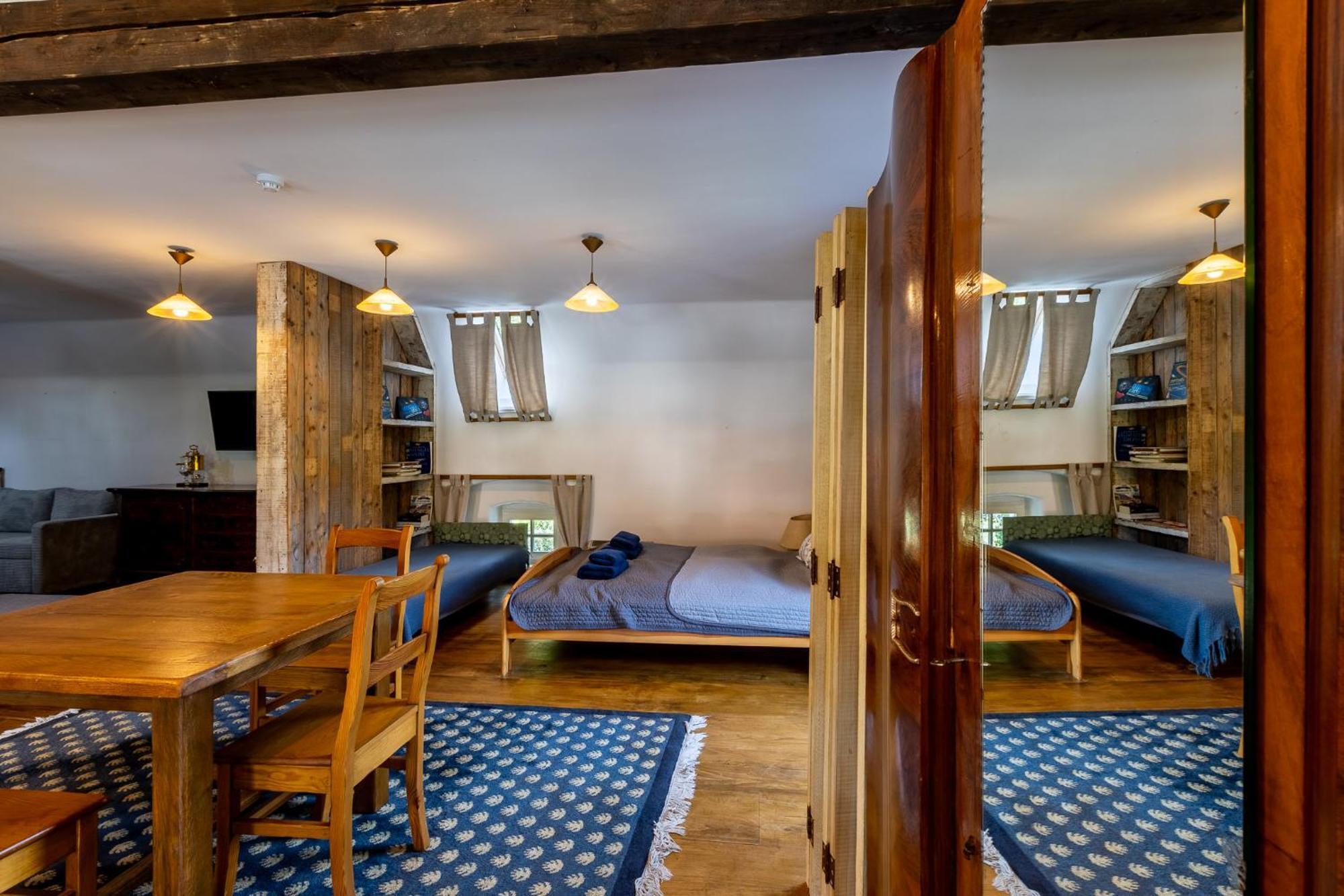 Gosciniec Pod Zajacem Bed & Breakfast Olesnica  Exterior photo