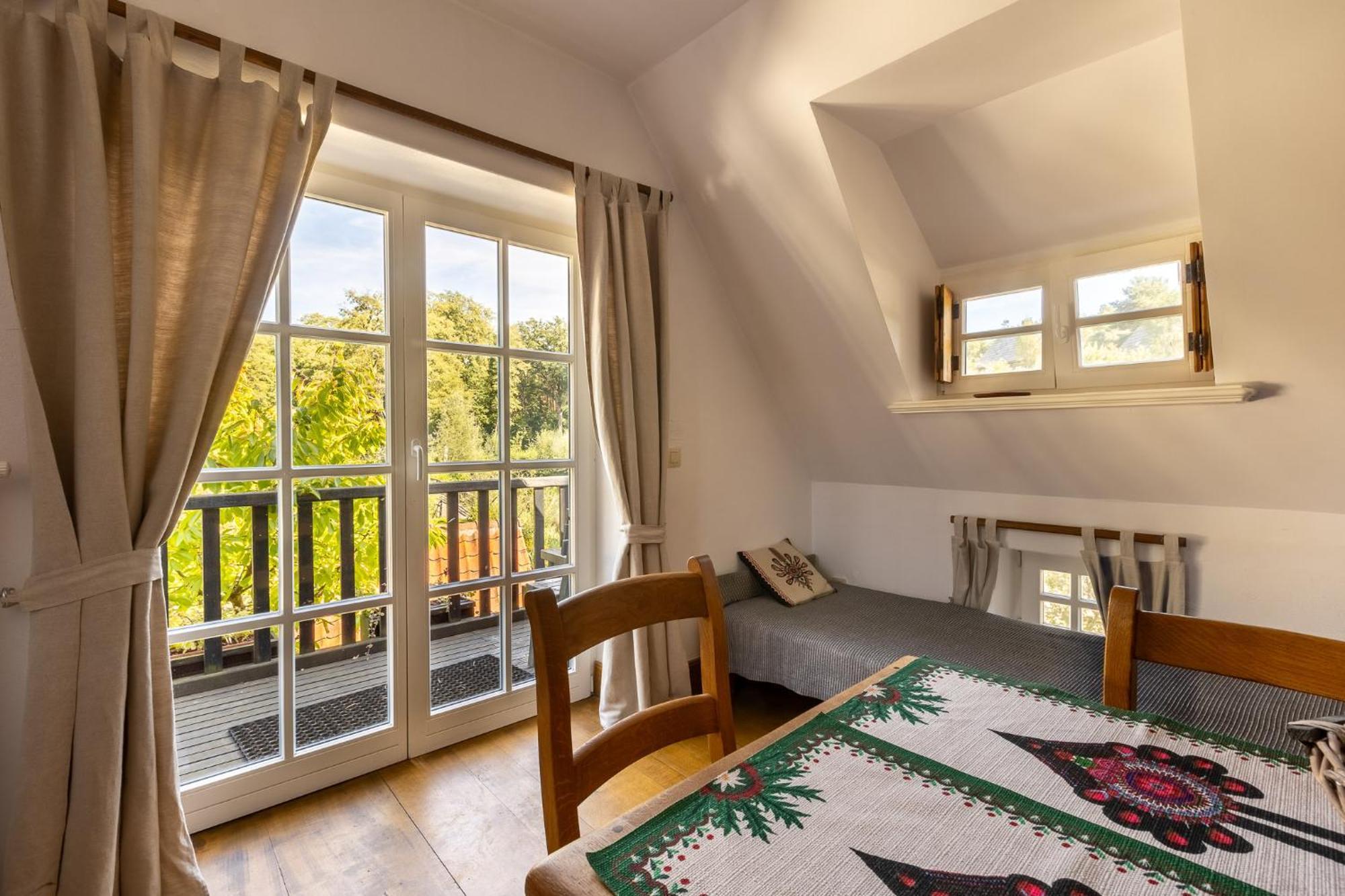 Gosciniec Pod Zajacem Bed & Breakfast Olesnica  Exterior photo