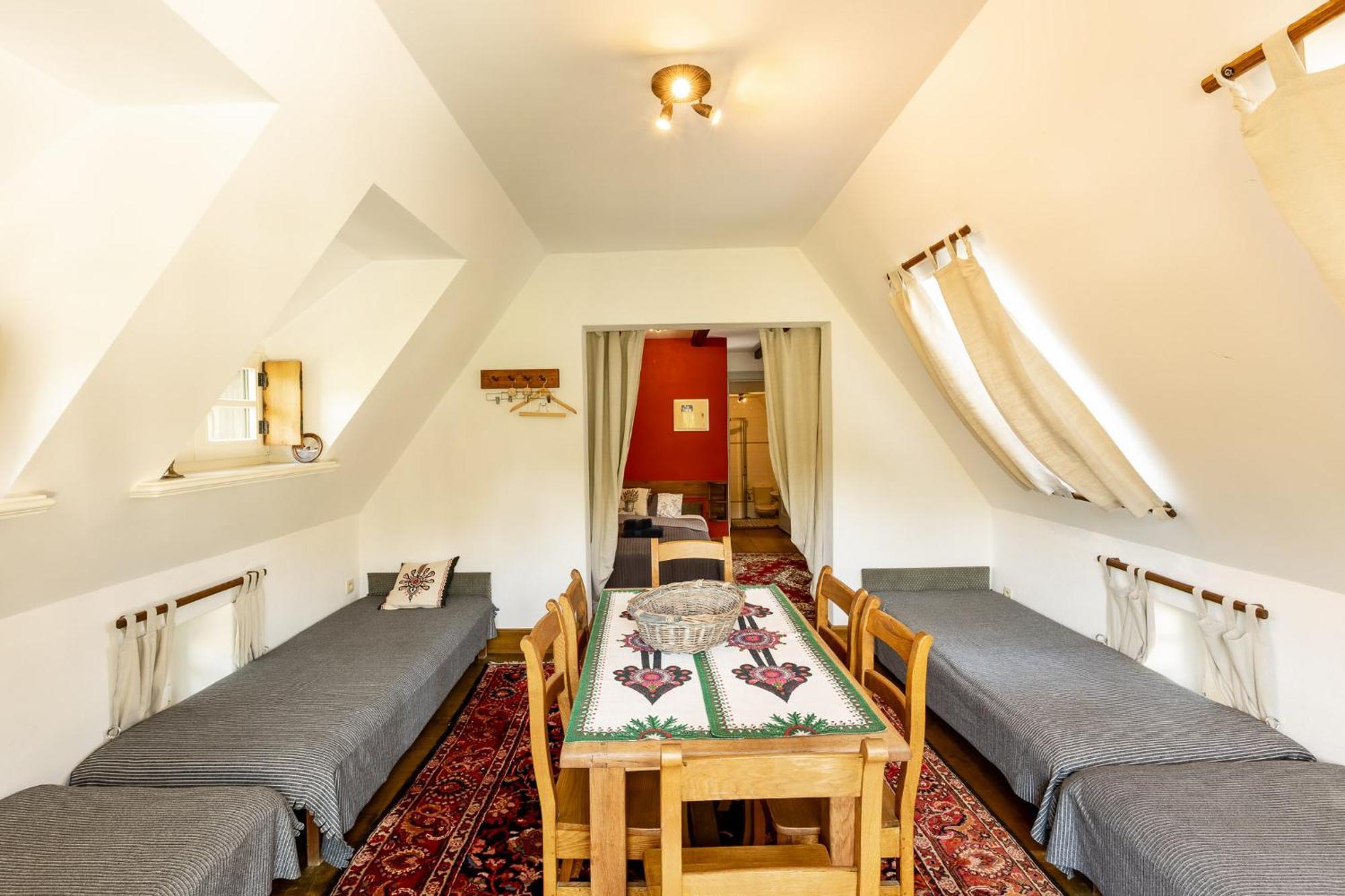 Gosciniec Pod Zajacem Bed & Breakfast Olesnica  Exterior photo
