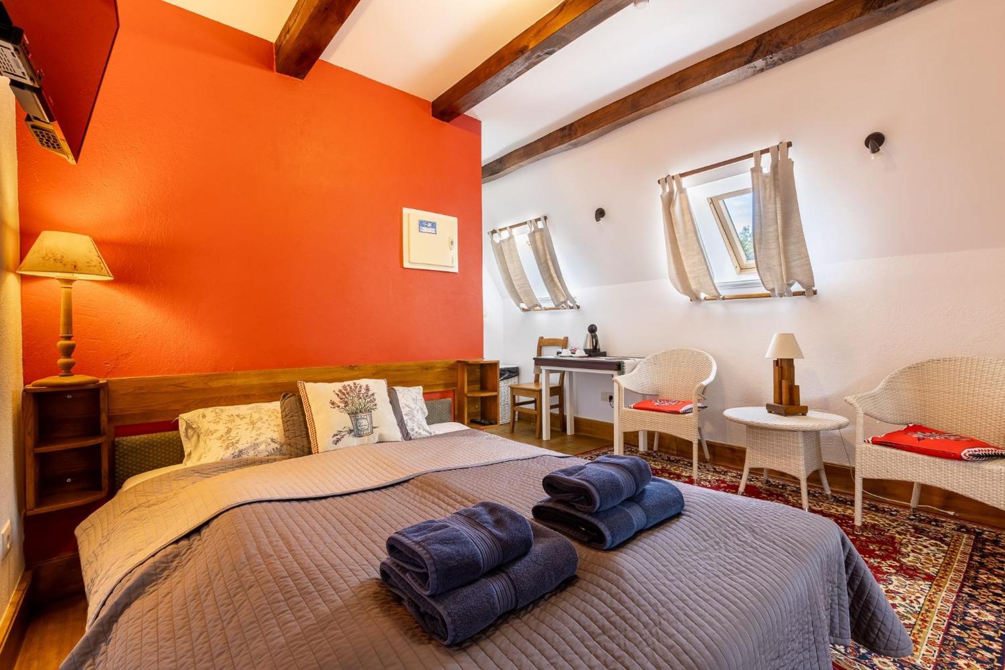 Gosciniec Pod Zajacem Bed & Breakfast Olesnica  Exterior photo